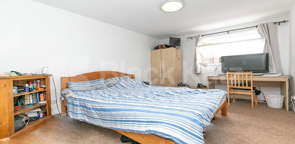 Spacious three double bedroom property in an amazing location  Pollitt Drive, Marylebone